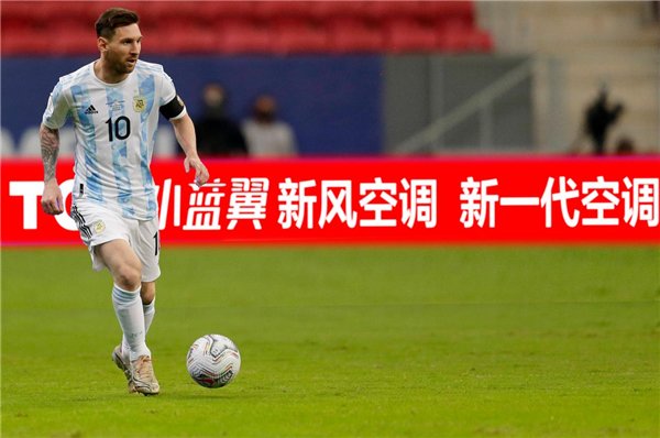  欧冠淘汰赛激情碰撞，顶级球星闪耀赛场