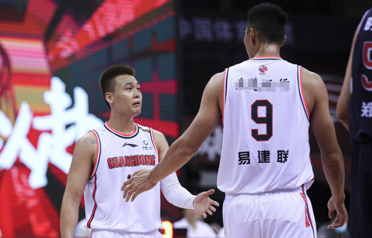  易建联复出首秀带领广东轻取深圳队