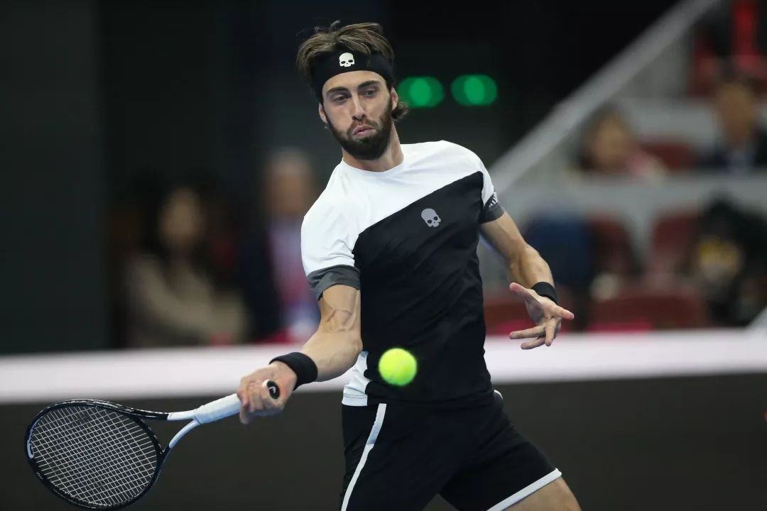  轮椅网球公开赛落幕，残奥冠军卫冕展现坚韧精神  