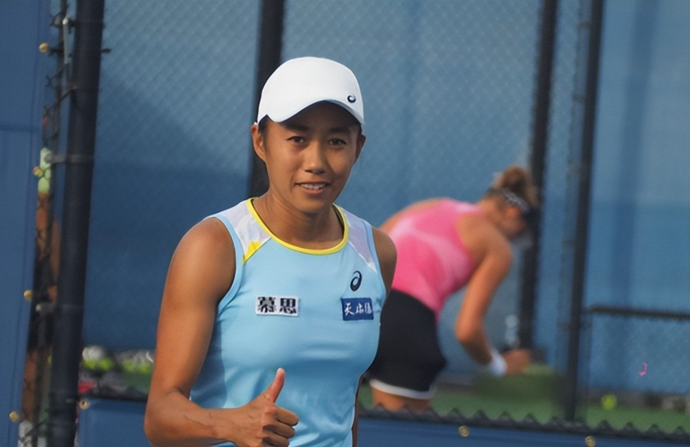  郑钦文逆转晋级，中国金花闪耀巴黎