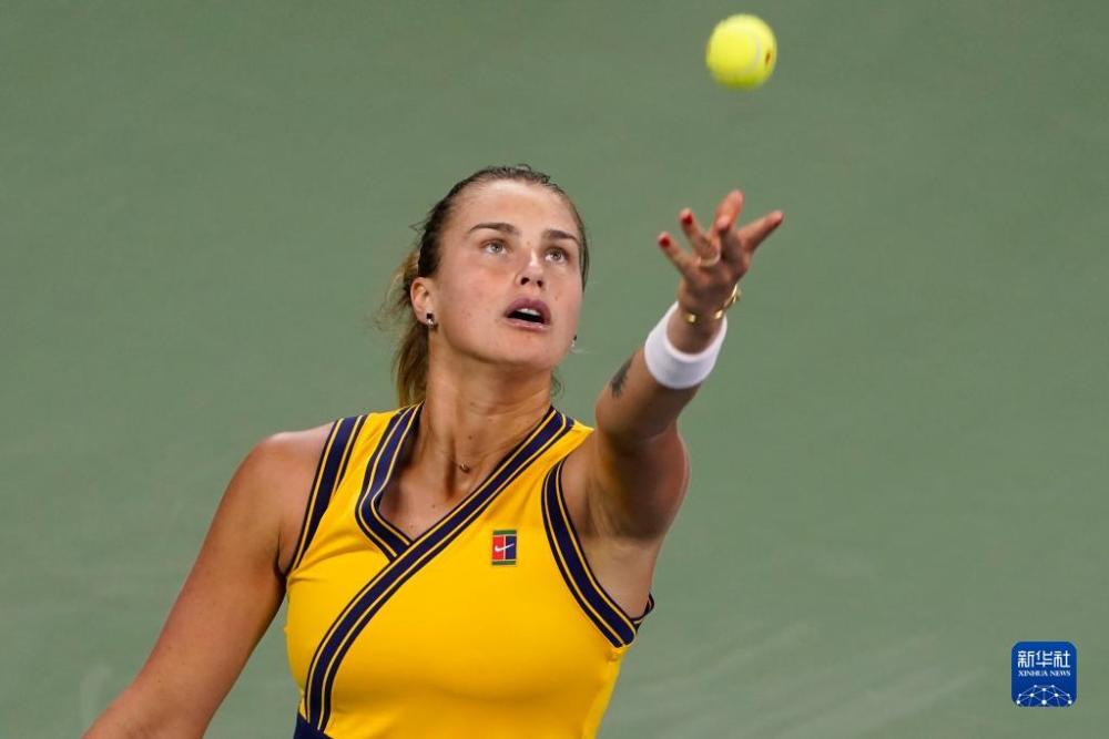  萨巴伦卡发球制胜，澳网捧杯改写格局