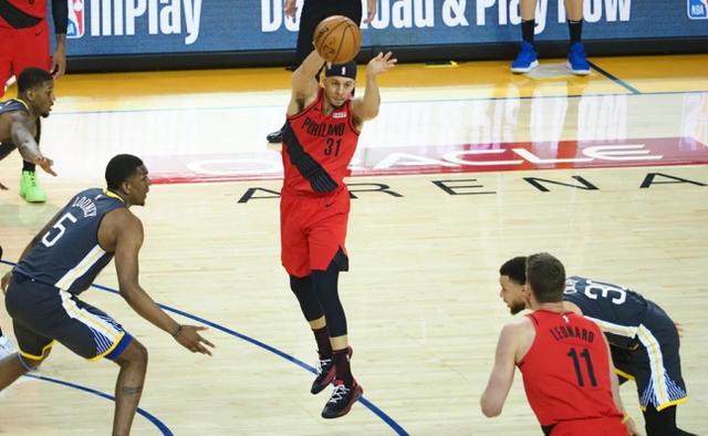  季后赛激战正酣，强队对决火花四射